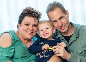 portret van Eden samen met haar ouders Marja en Roy