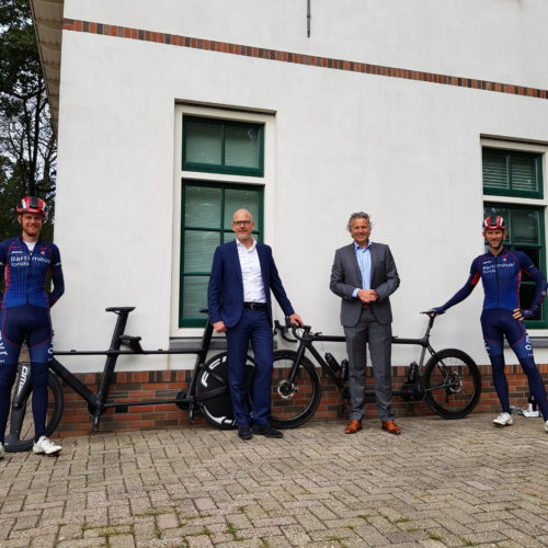 Aardoom & de Jong en het Bartiméus Fonds slaan de handen ineen om TandemteamVIT te sponsoren bij hun sportieve ambities.
