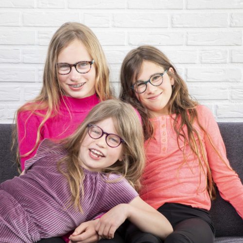 Drie zusjes met een ernstige oogaandoening. Hoe gaat het gezin daarmee om?
