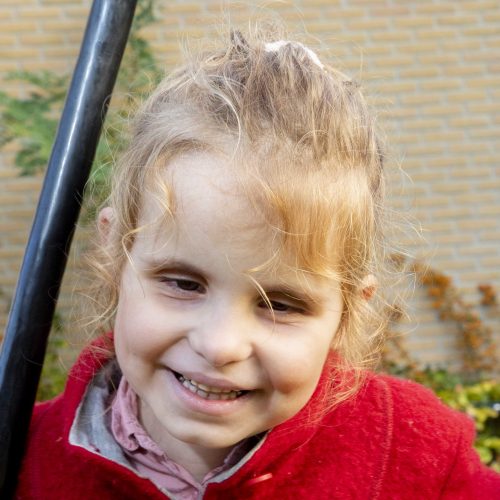 Maja (5) is blind geboren. Daarom ontdekt ze de wereld op een heel andere manier dan ziende kinderen.
