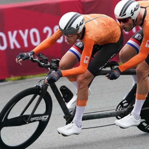 Tandemteam VIT op hun race tandem tijdens de Paralympics in Tokyo.