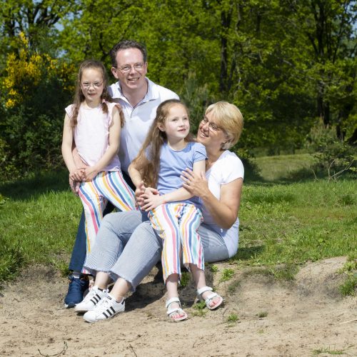Moeder Esther en vader Ferdinand delen het verhaal over hun slechtziende dochter Renske van 10 jaar.
