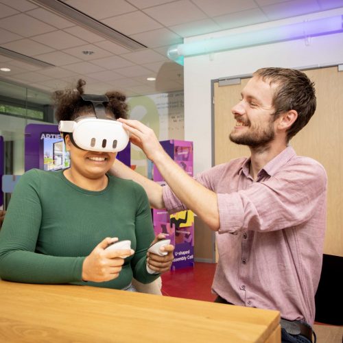 Lisa en Daan leren om technologie toegankelijk te maken voor iedereen