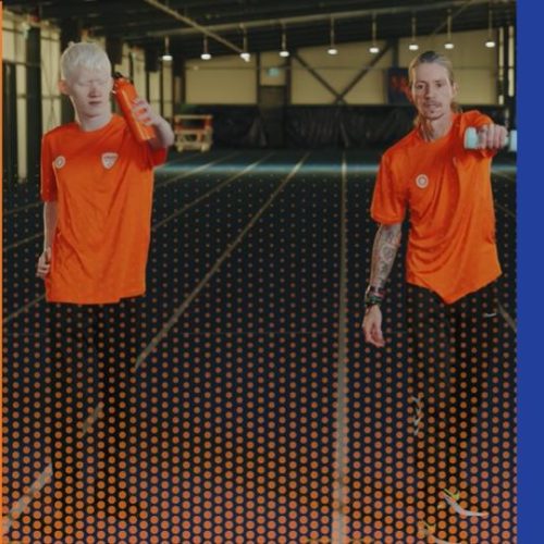 Zin om te bewegen, maar lukt het niet om de deur uit te gaan? Met de Uniek Sporten Thuis-app kun je gewoon springen en stretchen in de woonkamer.
