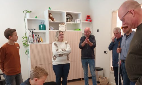 Leden van de Gasthuiskerk Hattem bij het FabLab.