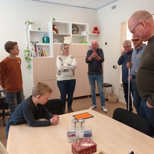 Leden van de Gasthuiskerk Hattem bij het FabLab.