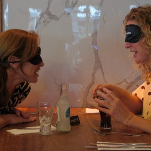 Op 22 september gaan we weer Dineren in het Donker. Ditmaal bij Eetcafé Pandarve in Zeist. Meld je ook aan!
